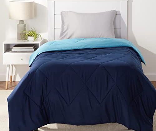 Amazon Basics Comforter Blanket Twin/Twin XL, Reversible Lightweight Microfiber All Season Blanket, Navy/Sky Blue